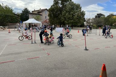 Création de mini-stages « sécurité routière à vélo » pour les enfants encadrés par la Police municipale.